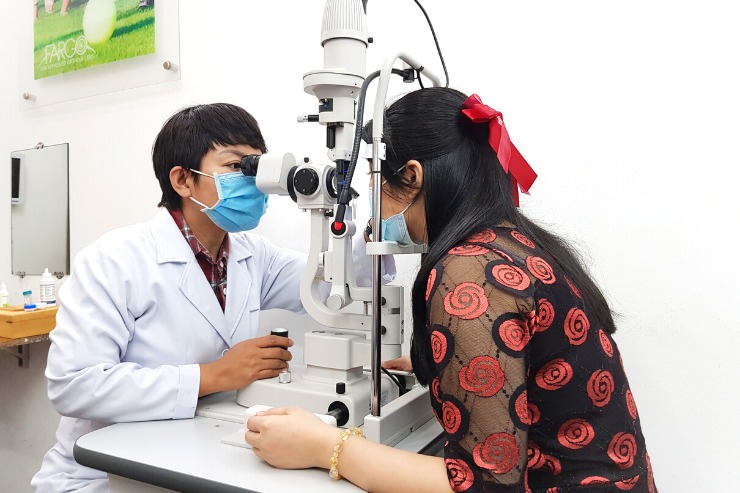 kính ortho k điều trị cận thị