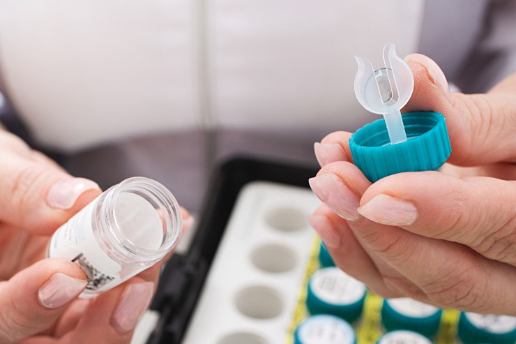 kính ortho k điều trị cận thị